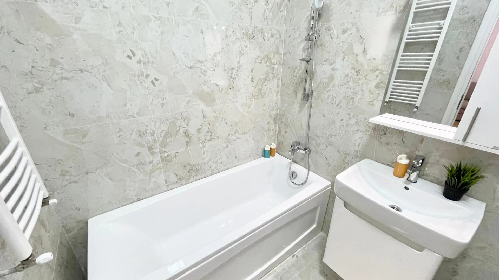 Central Adress Ad26 Bucharest Apartment