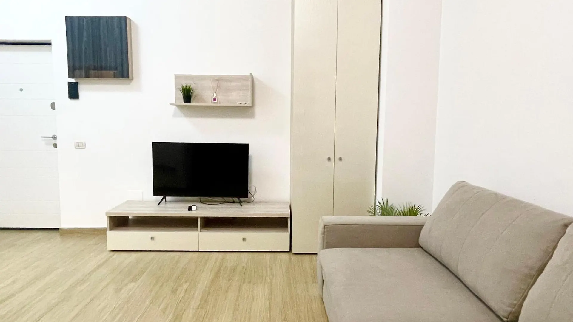 Central Adress Ad26 Bucharest Romania